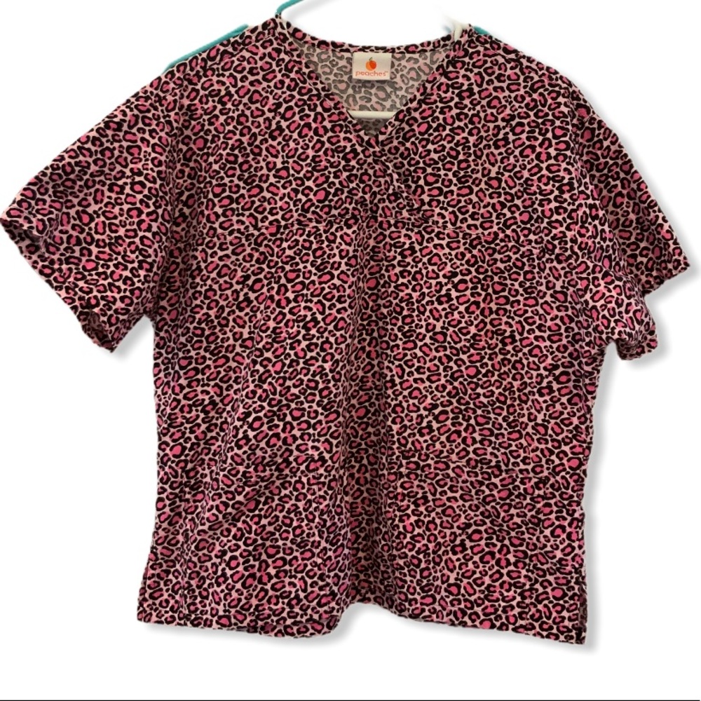 WOMANS LEOPARD PRINT SCRUB TOP